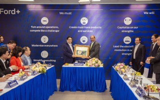 Thủ tướng Phạm Minh Chính thăm và làm việc với công ty Ford Việt Nam